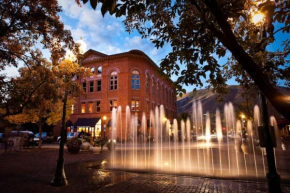 Premier 2 Bedroom Downtown Aspen Condo Just 100 Yards From The Gondola, High End Shopping, Dining And Entertainment